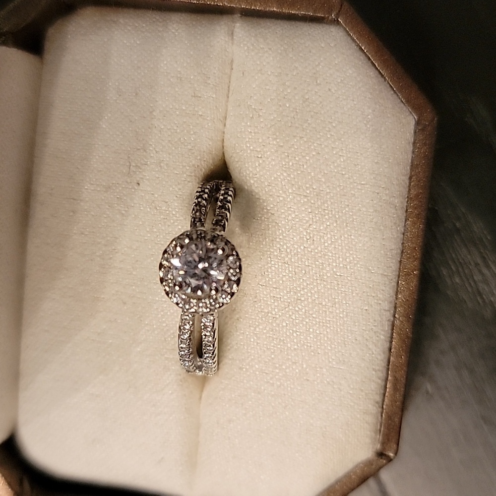 Size 8 Ring Bundle - Picture 2 of 7